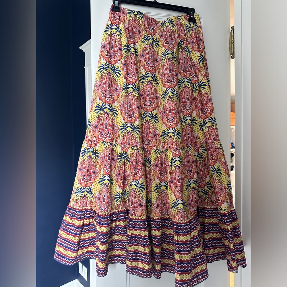 Cara Cara chase skirt size medium